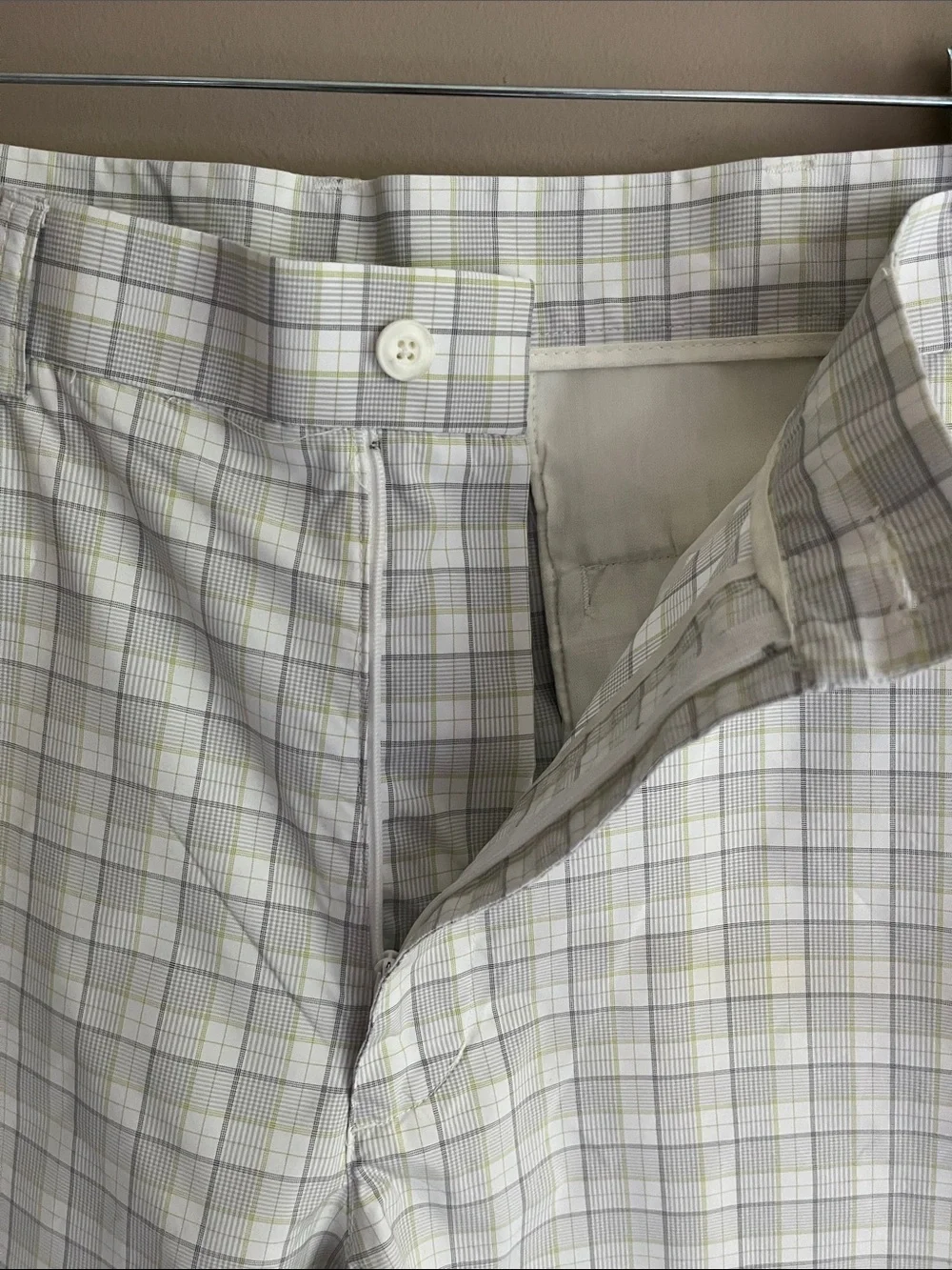 PGA TOUR flat-front performance white grey plaid golf shorts size 36
